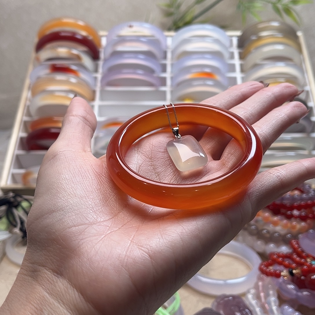 小***儿玛瑙/玉髓未镶嵌手镯