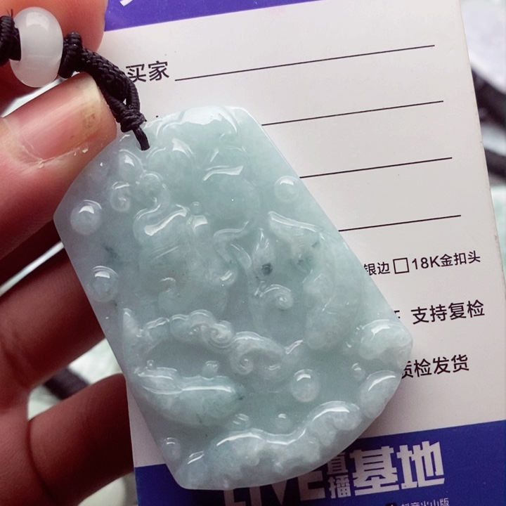 翡翠挂件未镶嵌翡翠