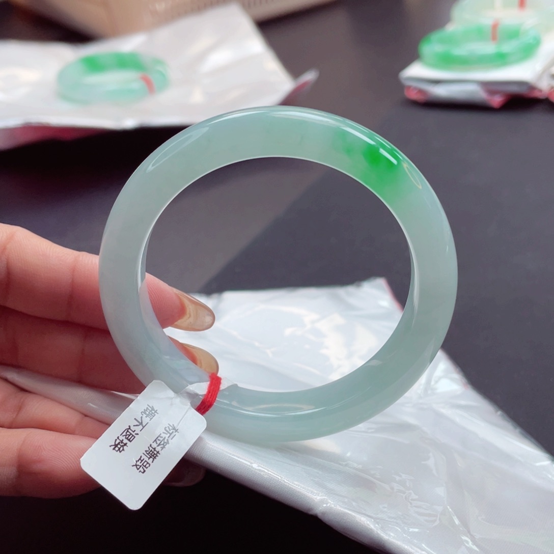 翡翠手镯未镶嵌细腻冰胶微透手飘辣绿55-56-57中万天花板