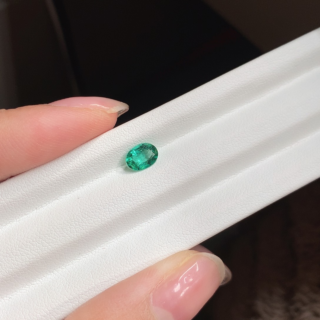 祖母绿裸石未镶嵌