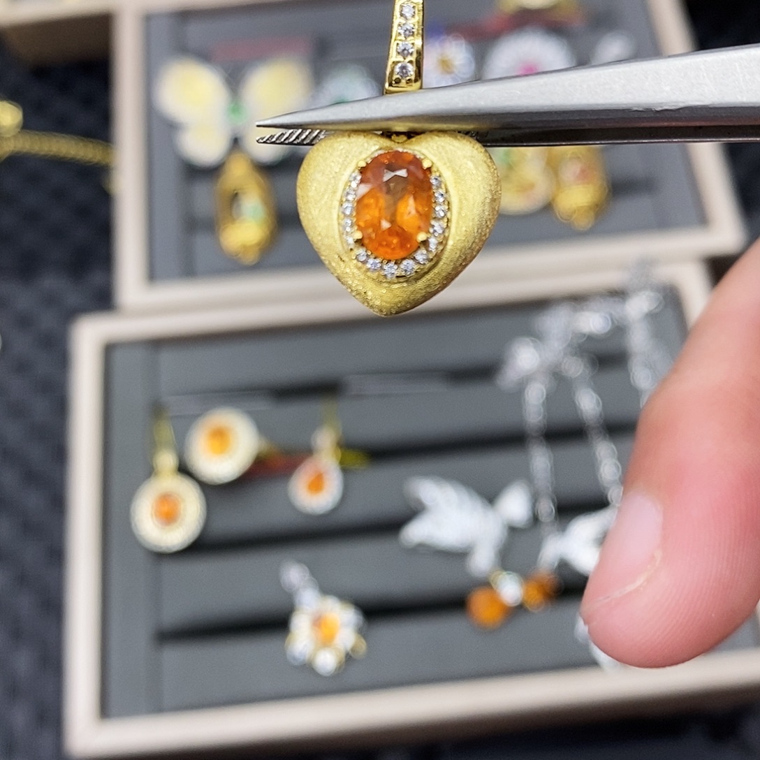 小***宇石榴石吊坠(不含链)银S925镶嵌