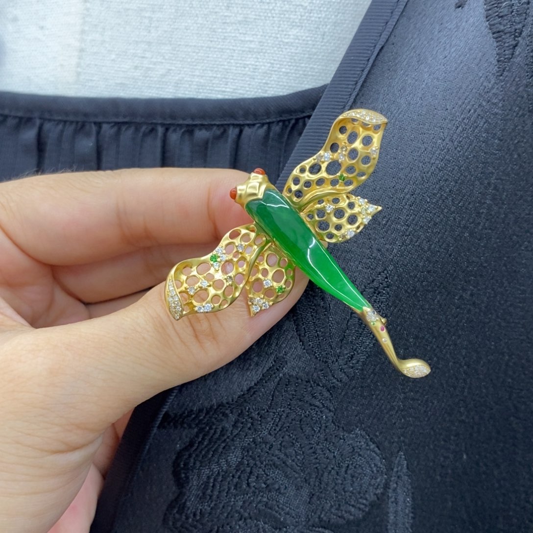 翡翠颈饰18K金镶嵌胸针亭亭玉立