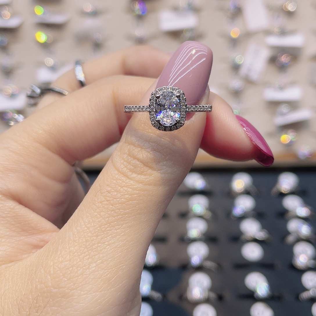 莫桑石非金属圈11。一克拉椭圆