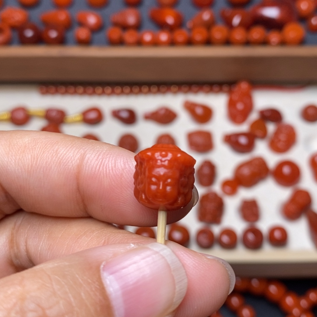 南红玛瑙配饰未镶嵌三面佛卡11.2