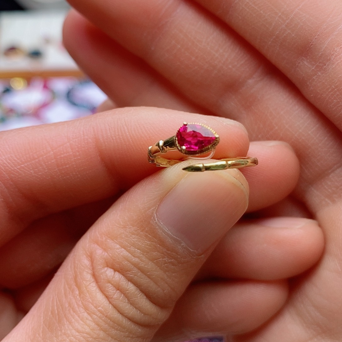 碧玺戒指，18K金镶嵌