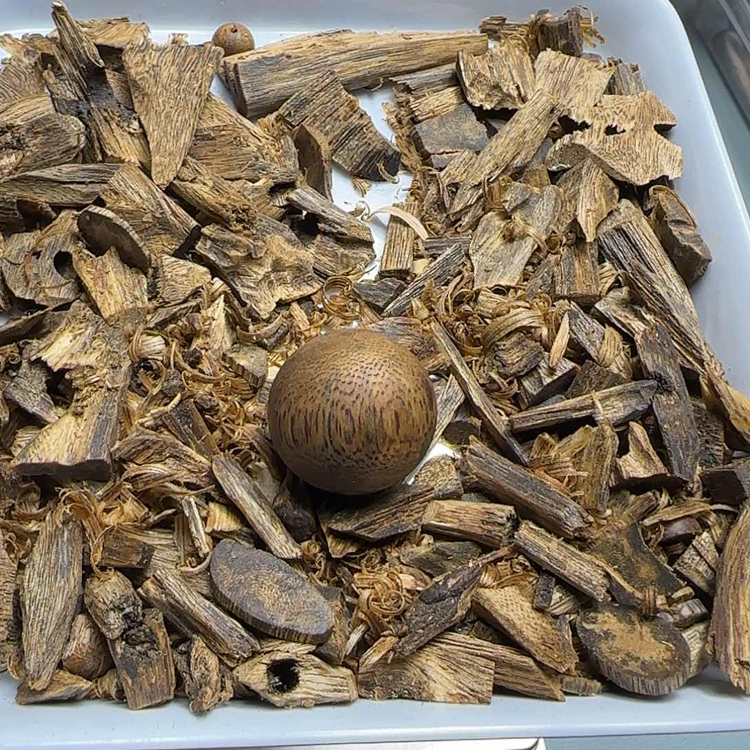 平***平沉香沉香碎屑原汁原味白棋圆珠3.7克