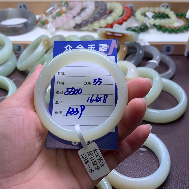 廾***.和田玉未镶嵌手镯