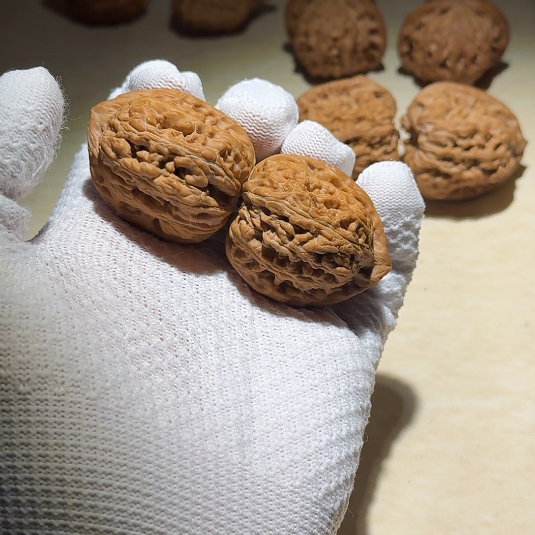 文玩核桃吊坠赤龙鸡心