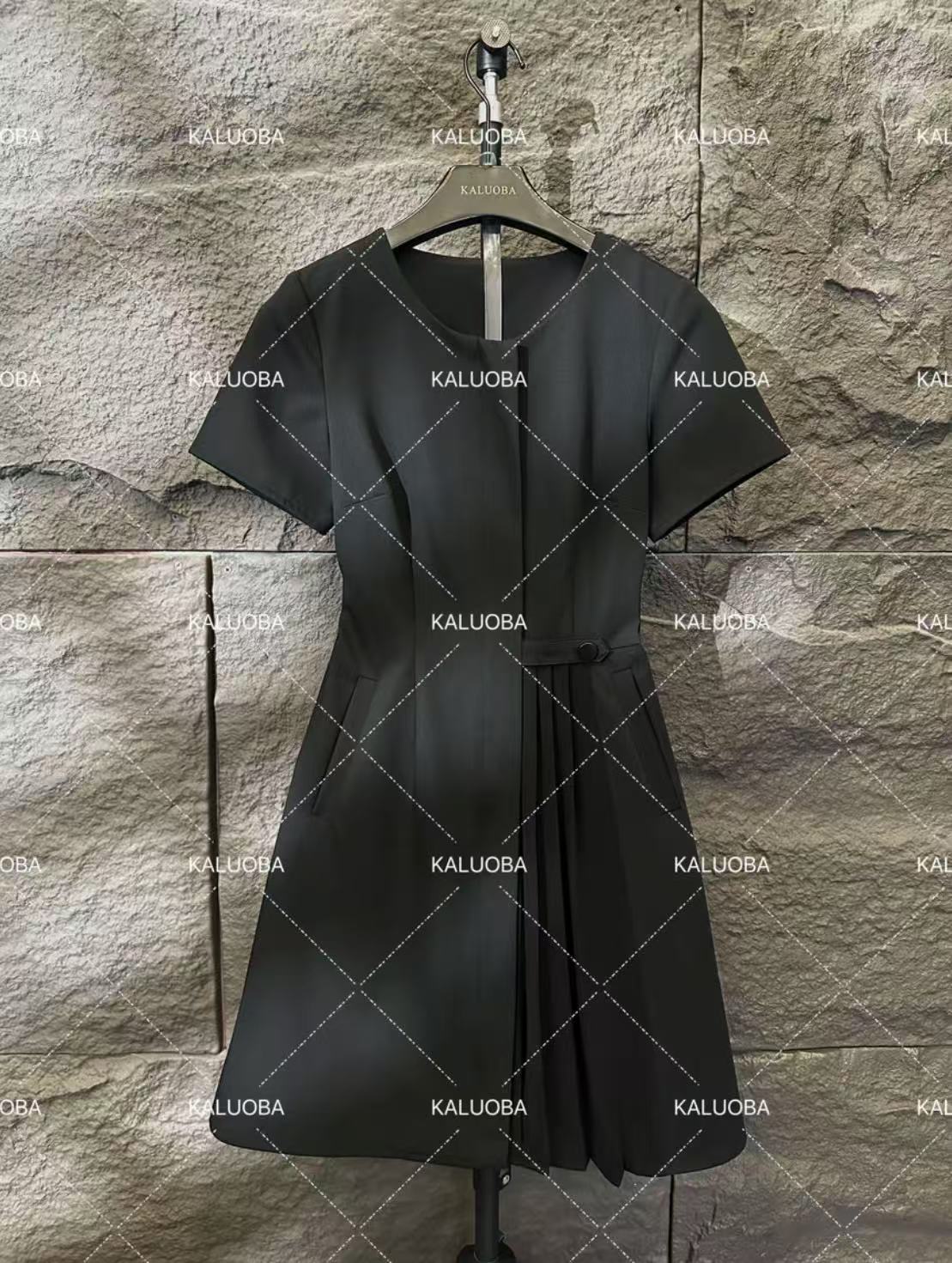 【原创大码设计师款】2025立体裁拼接风情褶显瘦设计连衣裙K3341