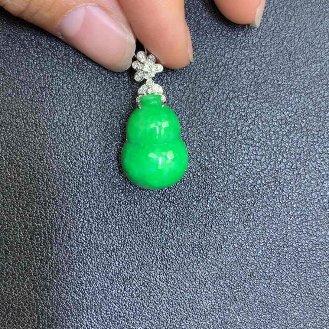 翡翠颈饰18K金镶嵌翡翠