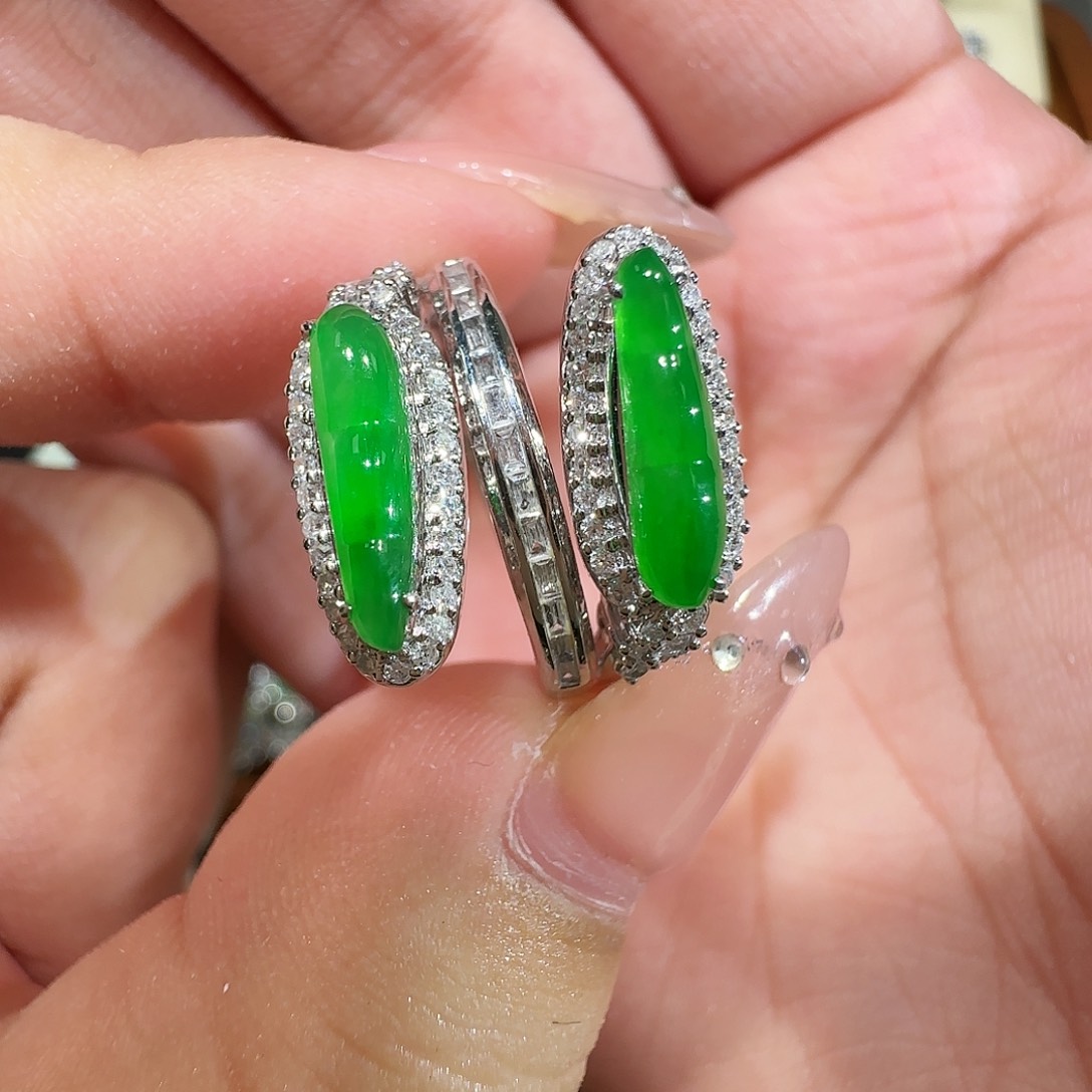 【闪购商品】18K金镶嵌戒指翡翠?****n