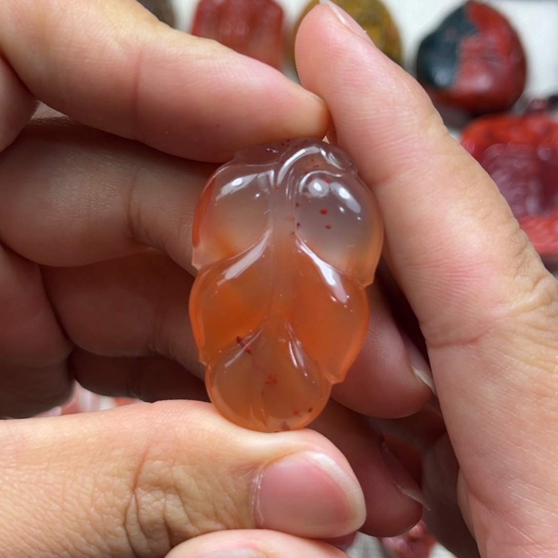 南红玛瑙雕刻件未镶嵌