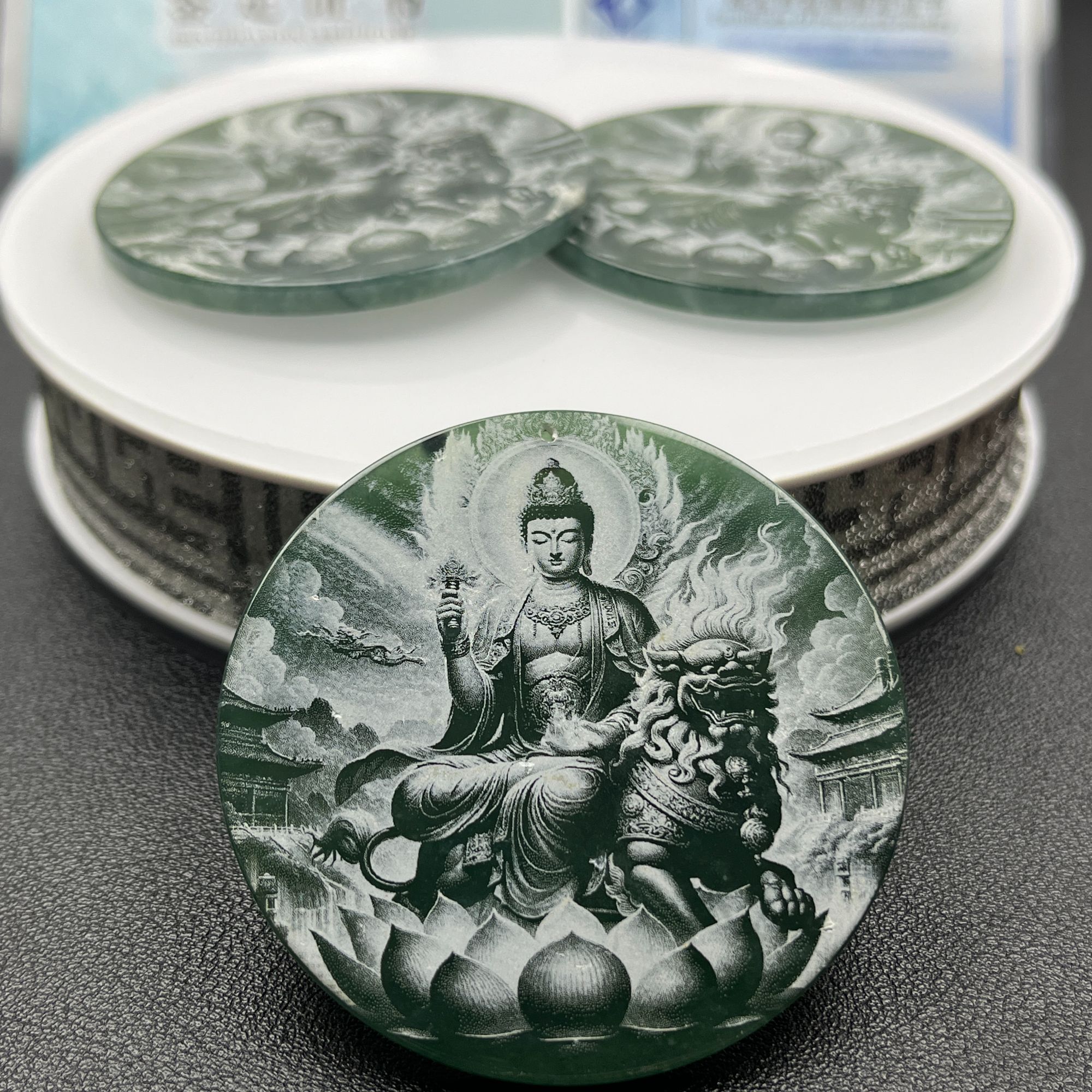 天然翡 翠A货冰种影雕双面雕刻文殊观音守护神吊坠（多样性发其一）