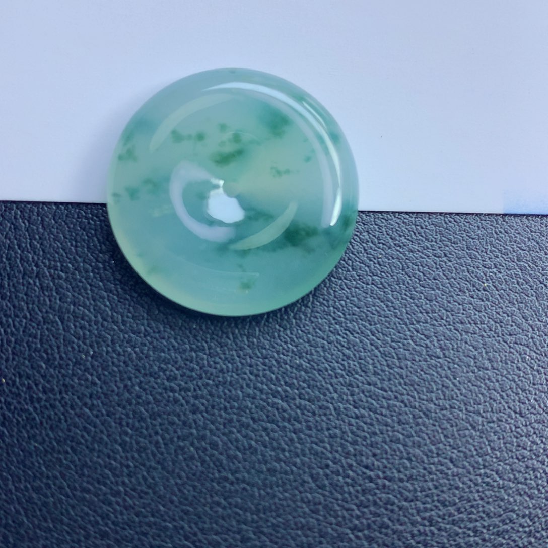 翡翠颈饰未镶嵌平安扣