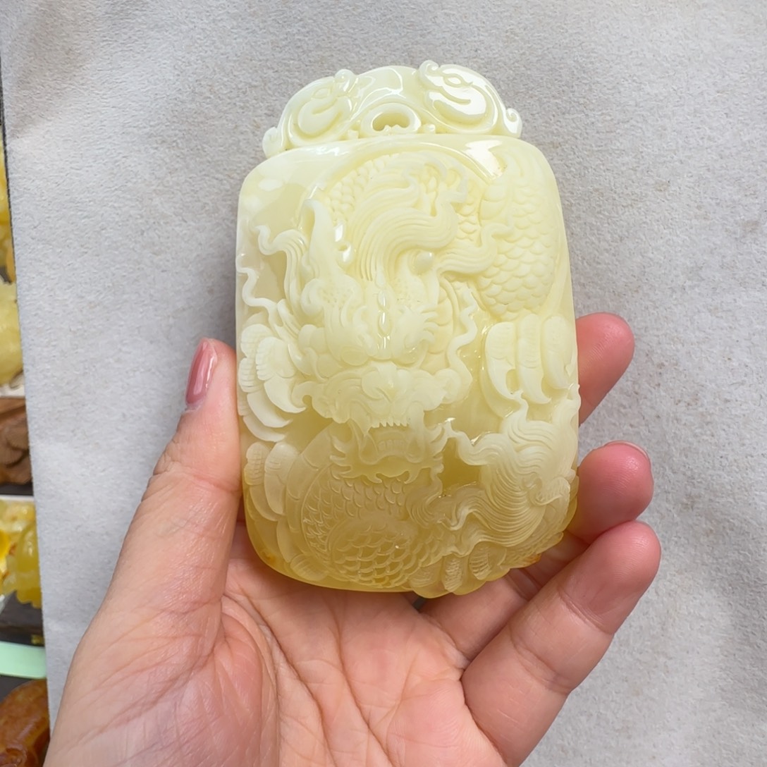 蜜蜡未镶嵌珠宝奇石