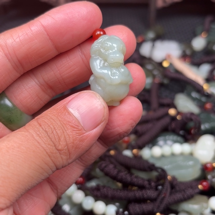 和田玉吊坠未镶嵌