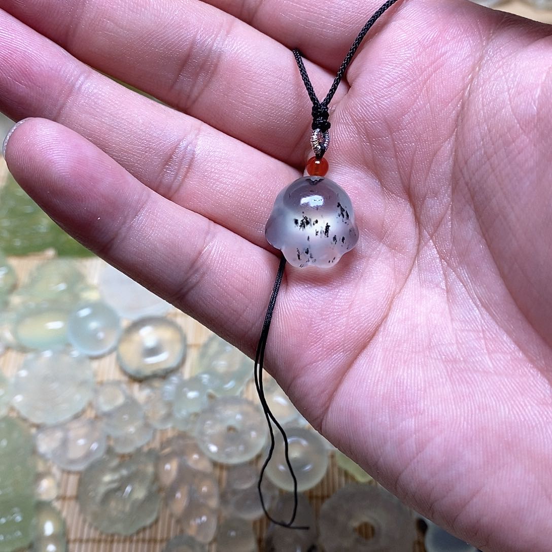 岫玉颈饰吊坠未镶嵌