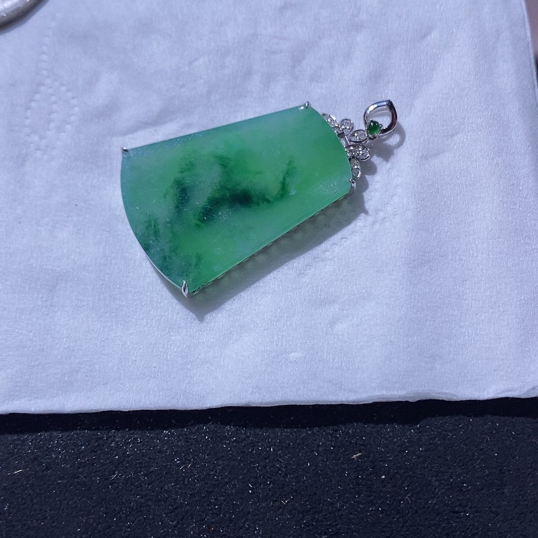 翡翠吊坠(不含链)18K金镶嵌