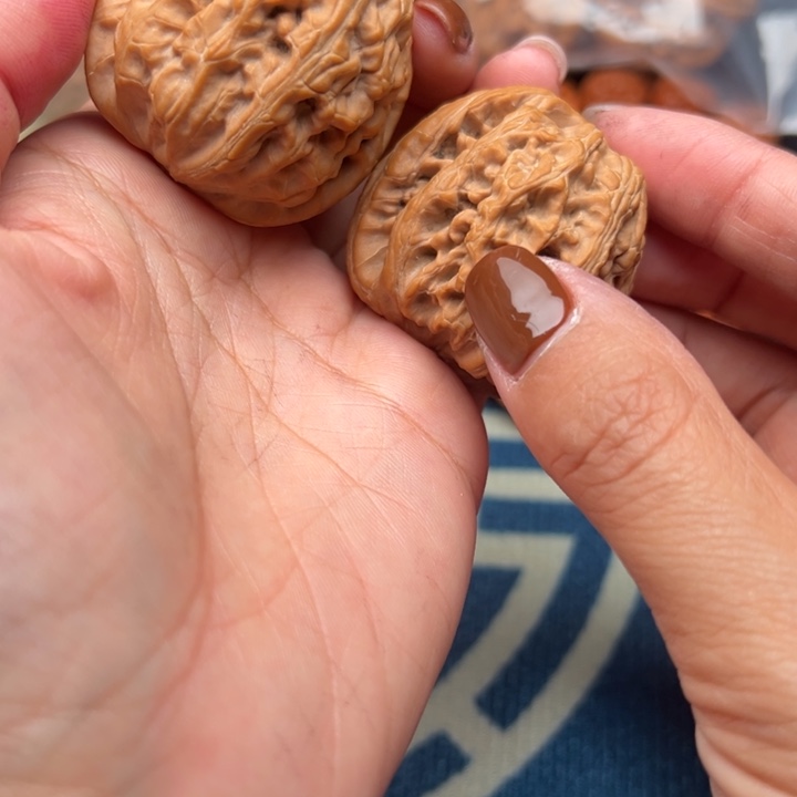 桃核吊坠文玩核桃红锦鲤42