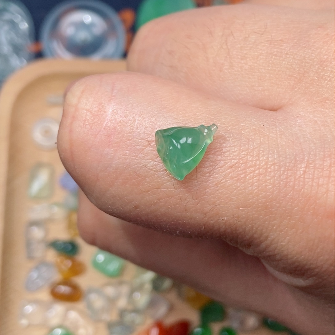 翡翠颈饰未镶嵌莲蓬