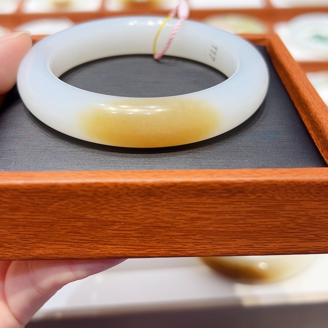 和田玉手镯未镶嵌太****菁