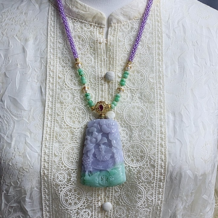 翡翠吊坠(赠链)未镶嵌春彩翡翠雕刻蝶恋花吊坠