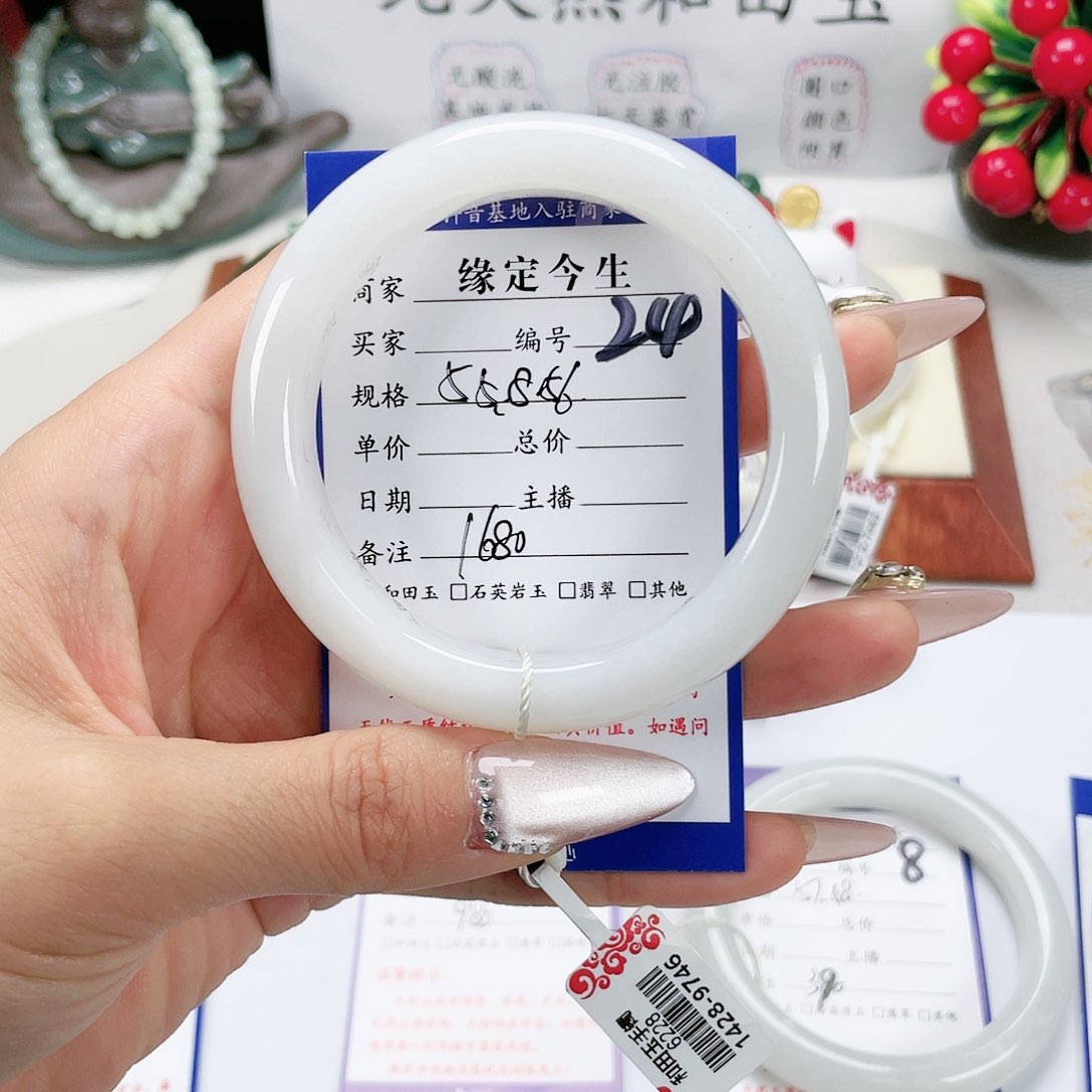 和田玉手镯未镶嵌