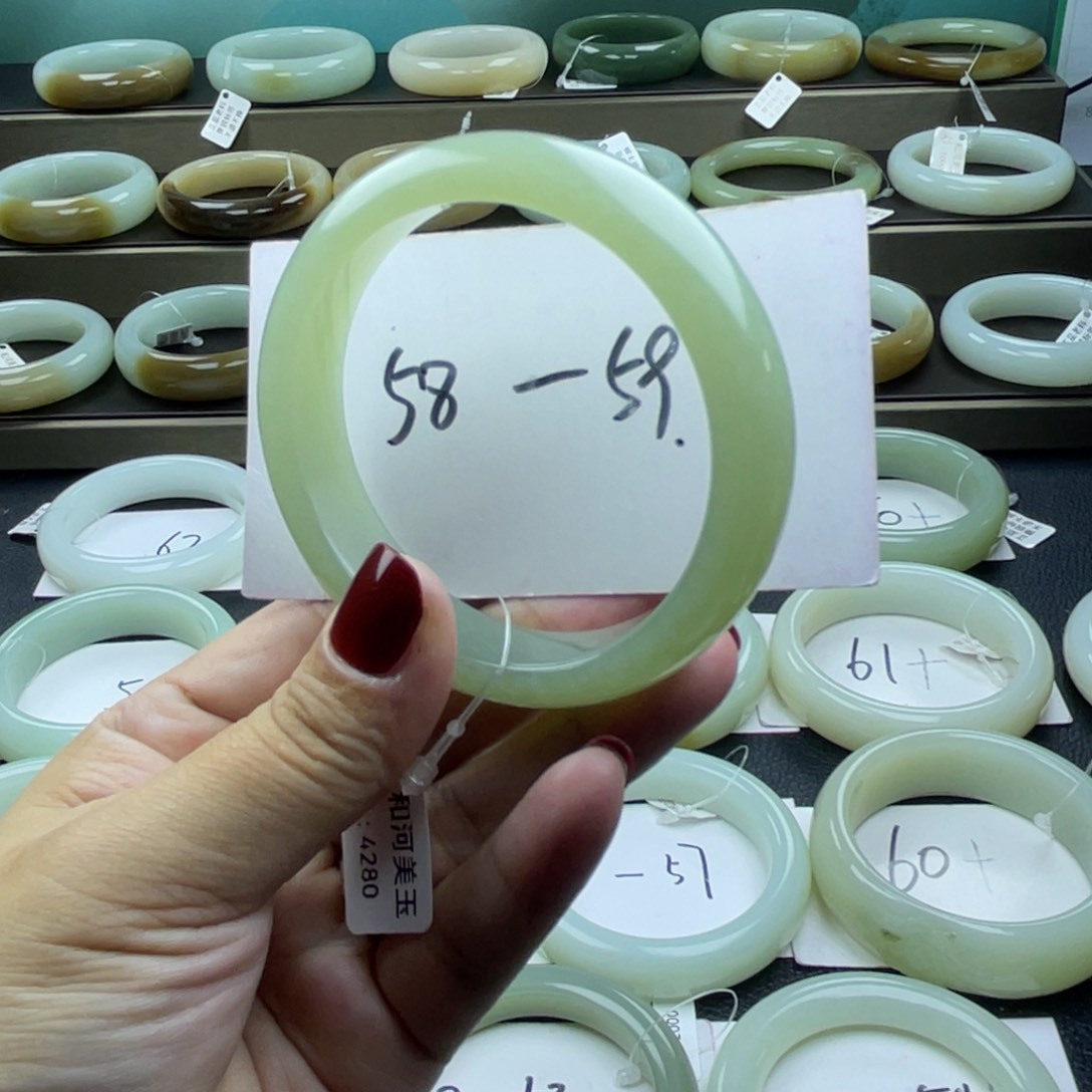 和田玉手镯未镶嵌