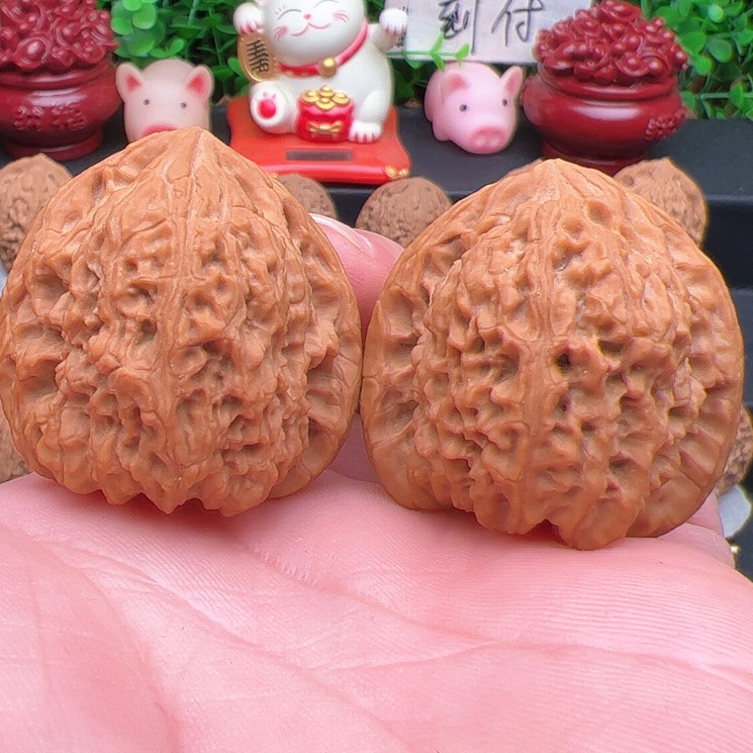 文玩核桃把件玉化皮蚂蚁纹南疆石，尺寸38