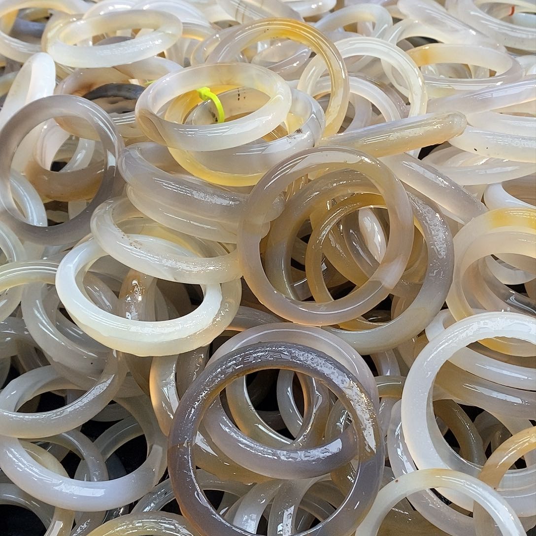 玛瑙/玉髓手镯未镶嵌丑***?427