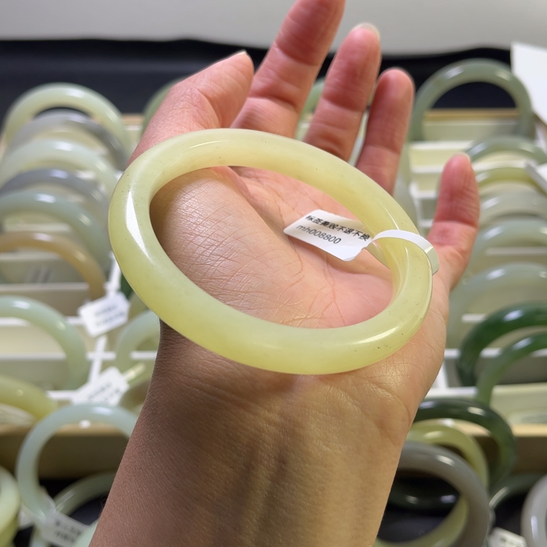 和田玉未镶嵌手镯61圈