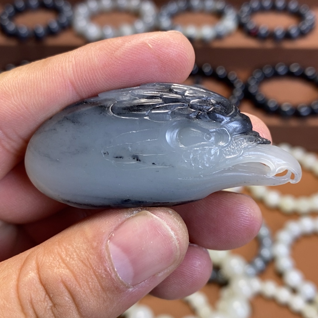 和田玉未镶嵌挂件新疆和田玉青花黑白独占鳌头鹰头挂件