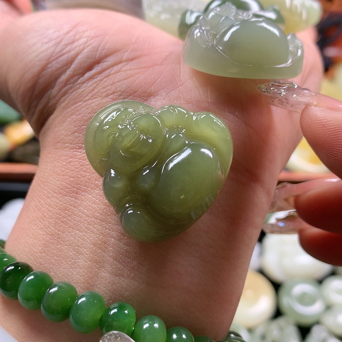 和田玉未镶嵌吊坠闲***?