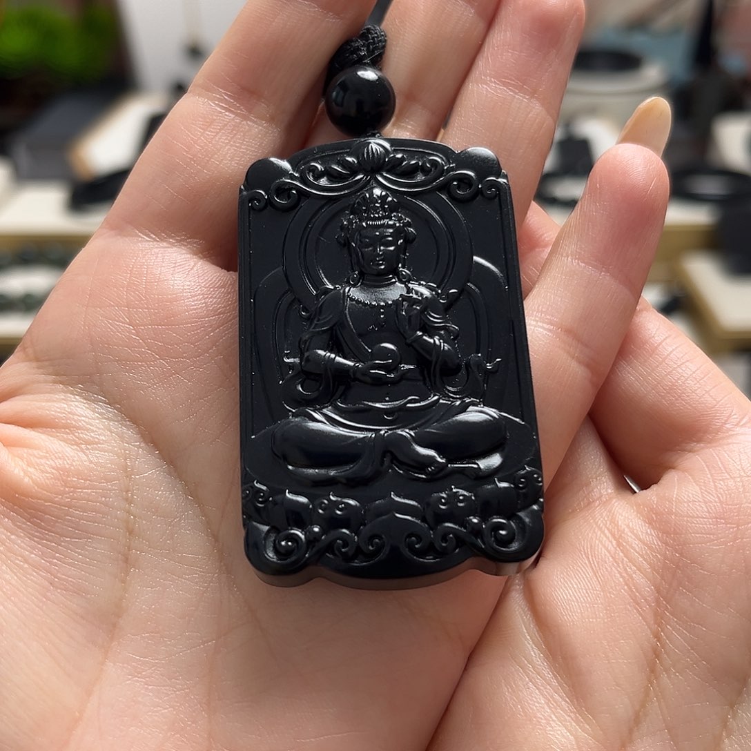 颈饰未镶嵌和田玉（墨玉）观音