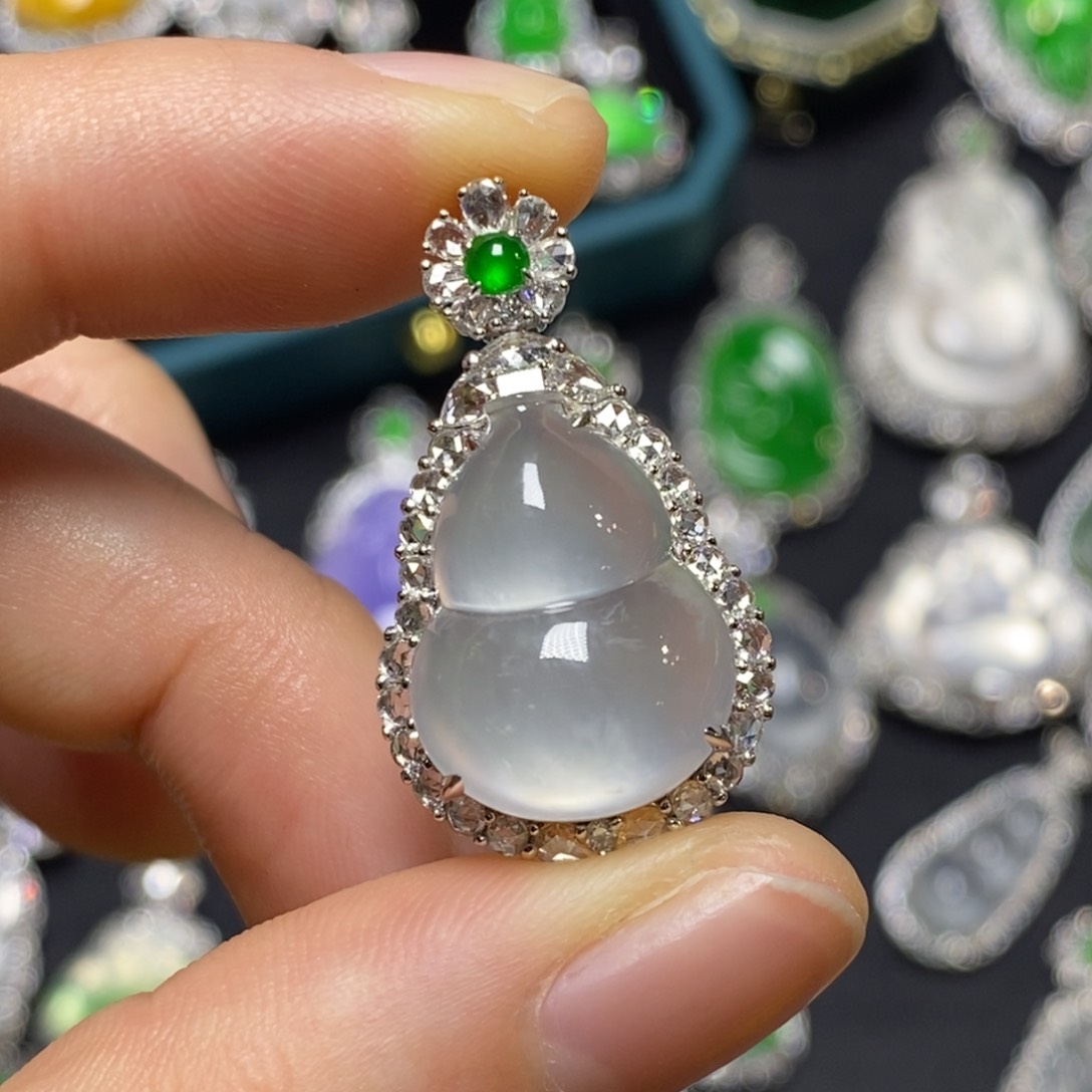 翡翠吊坠(不含链)18K金镶嵌葫芦