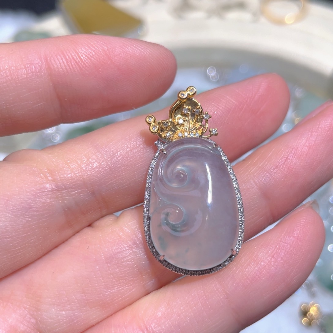 翡翠颈饰18K金镶嵌翡翠