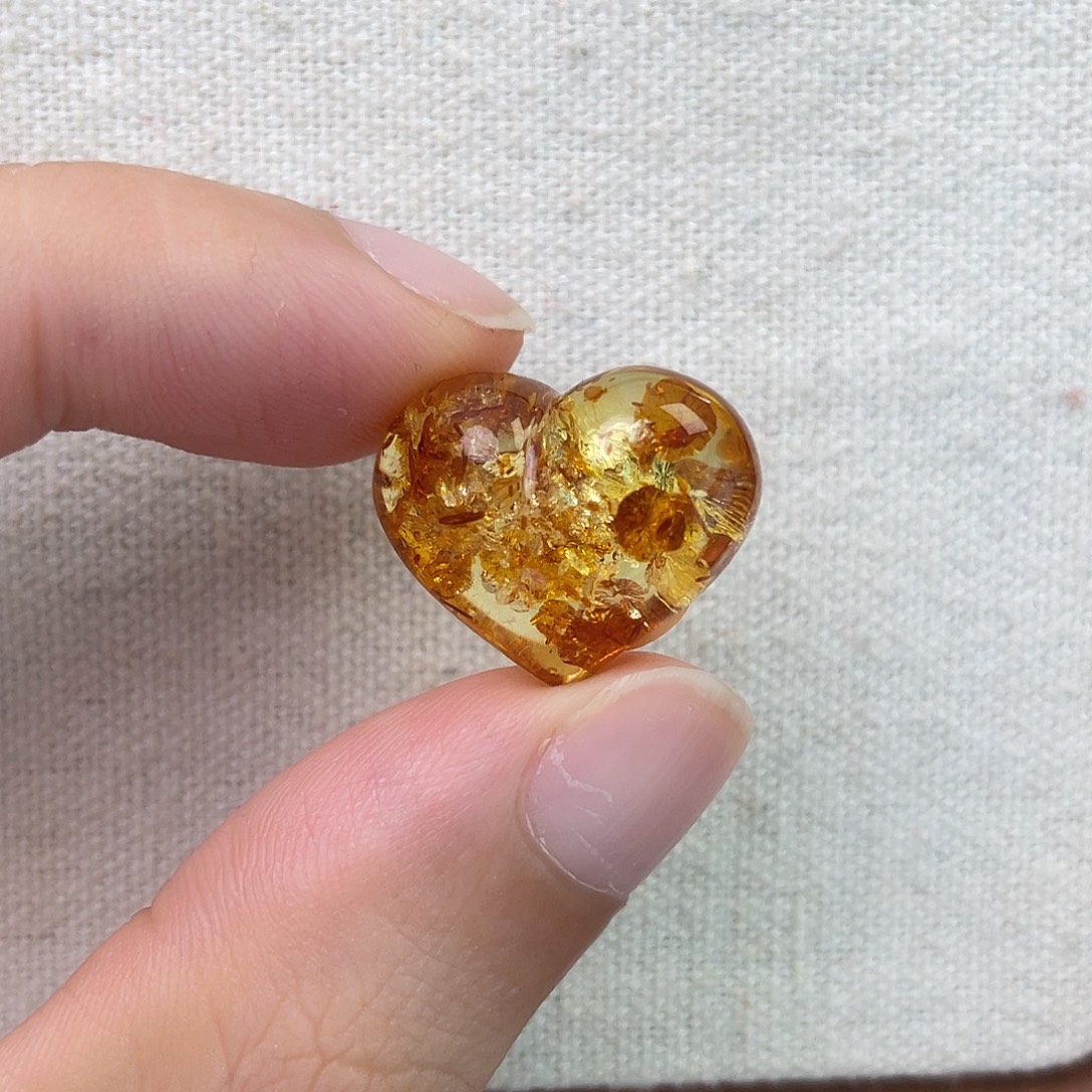 琥珀未镶嵌珠宝奇石