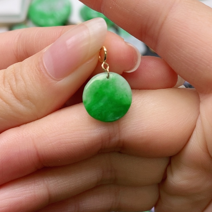 翡翠颈饰未镶嵌吊坠