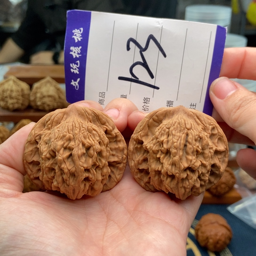 文玩核桃吊坠46虎头