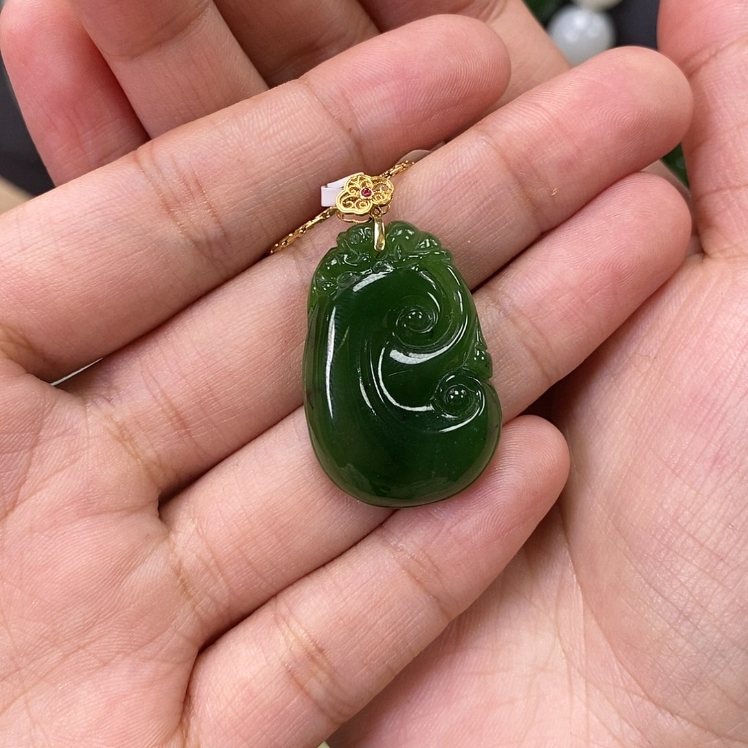 和田玉吊坠18K金镶嵌o s