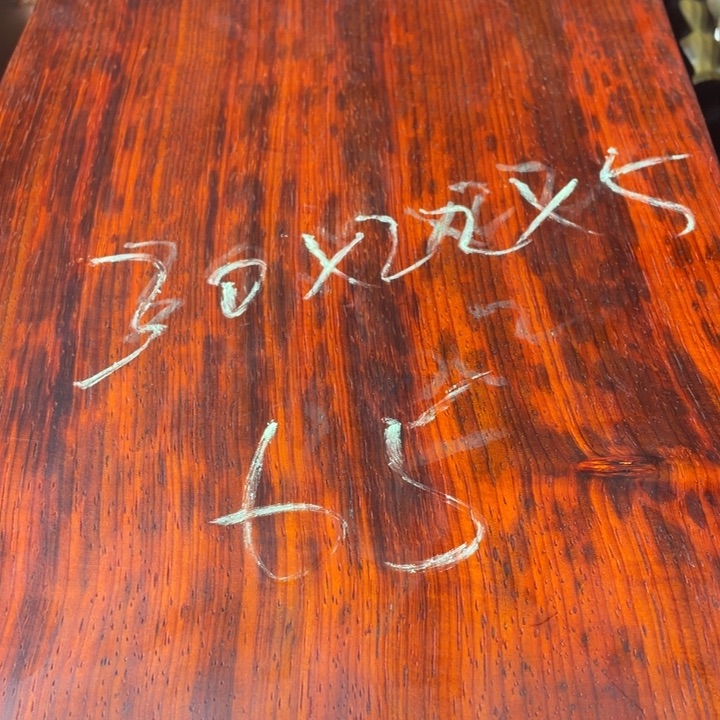 非洲紫檀（红花梨）路*