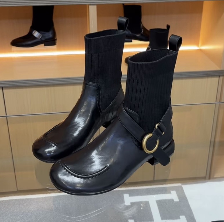 时尚百搭秋冬圆头飞织英伦风2025秋季新款袜套靴潮款复古圆头靴子