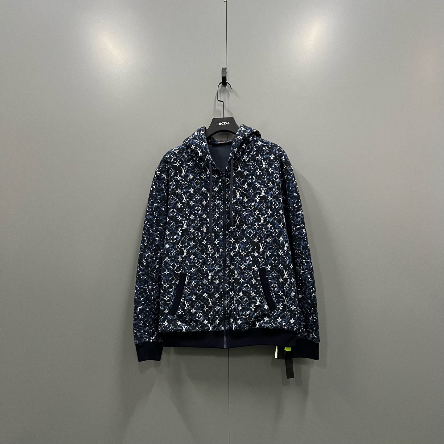 99新 LouisVuitton/路易威登 y19 满印老花logo拉链XXL码 611841