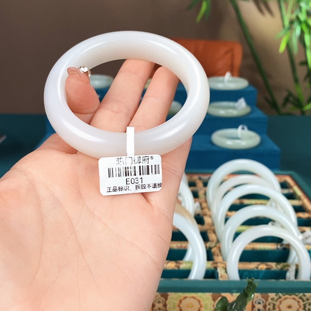 和田玉未镶嵌手镯E031