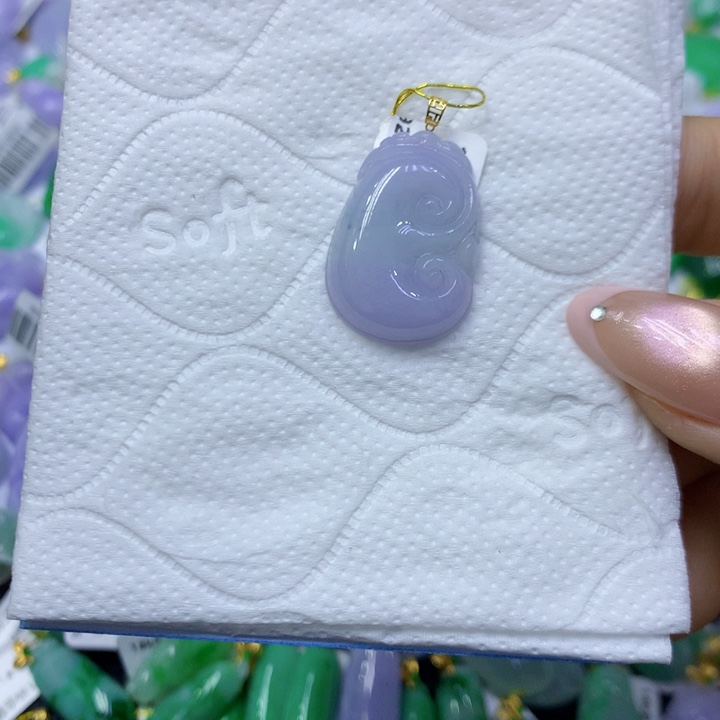 颈饰18K金镶嵌翡翠