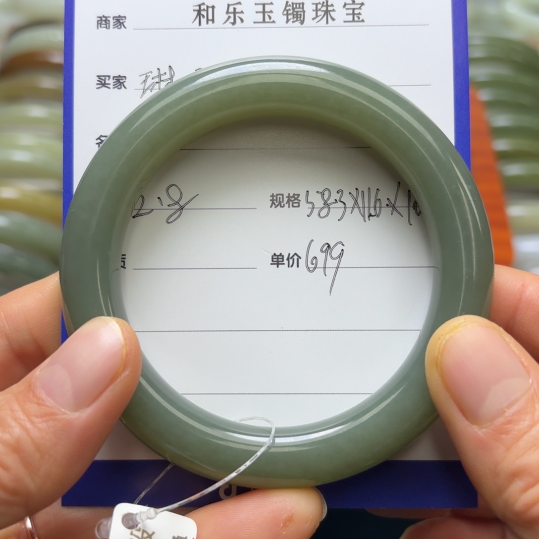 和田玉手镯未镶嵌?**?
