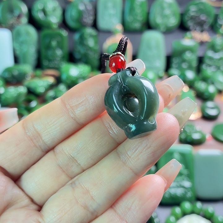 乐***猫和田玉未镶嵌挂件