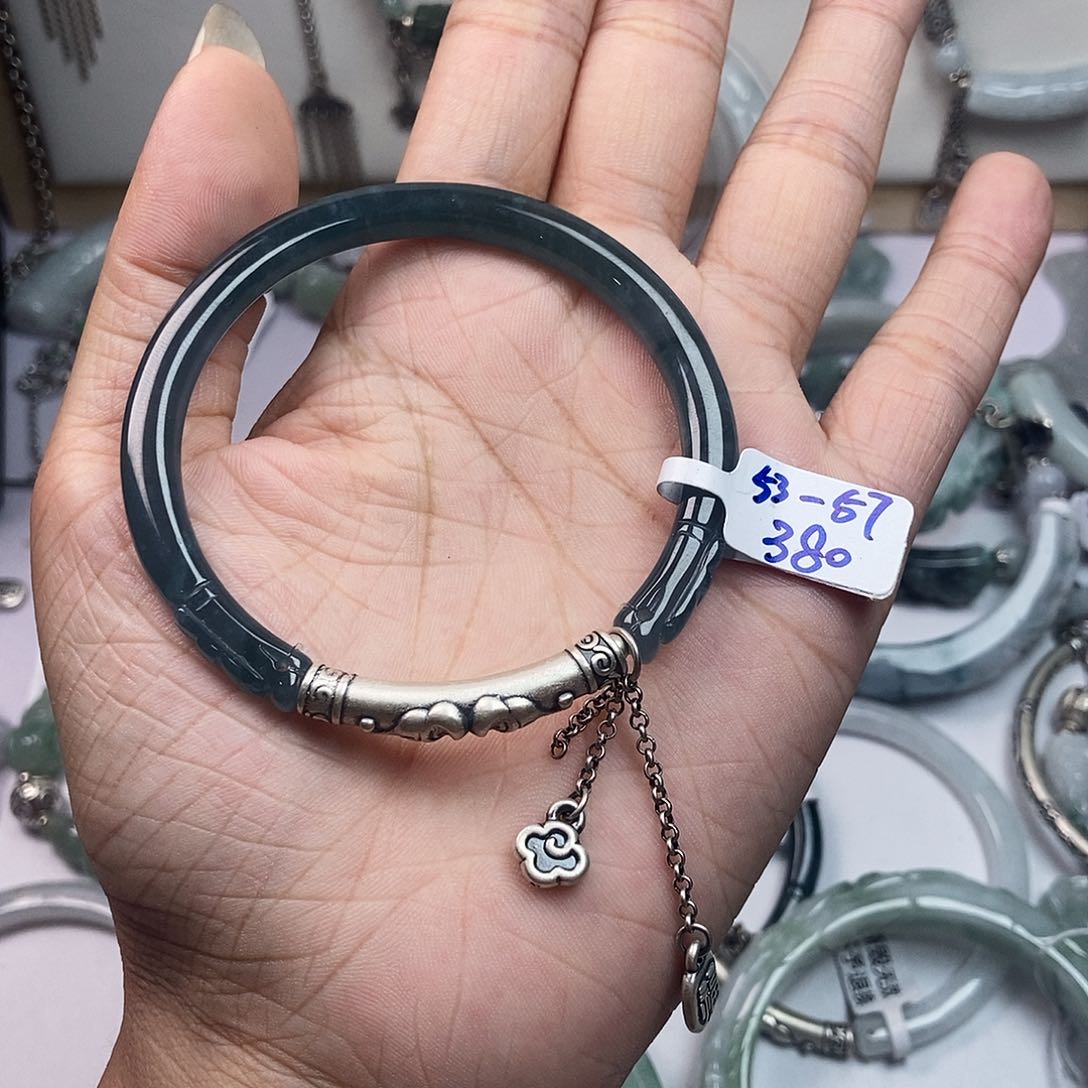 翡翠未镶嵌吊坠(赠链)一**缘