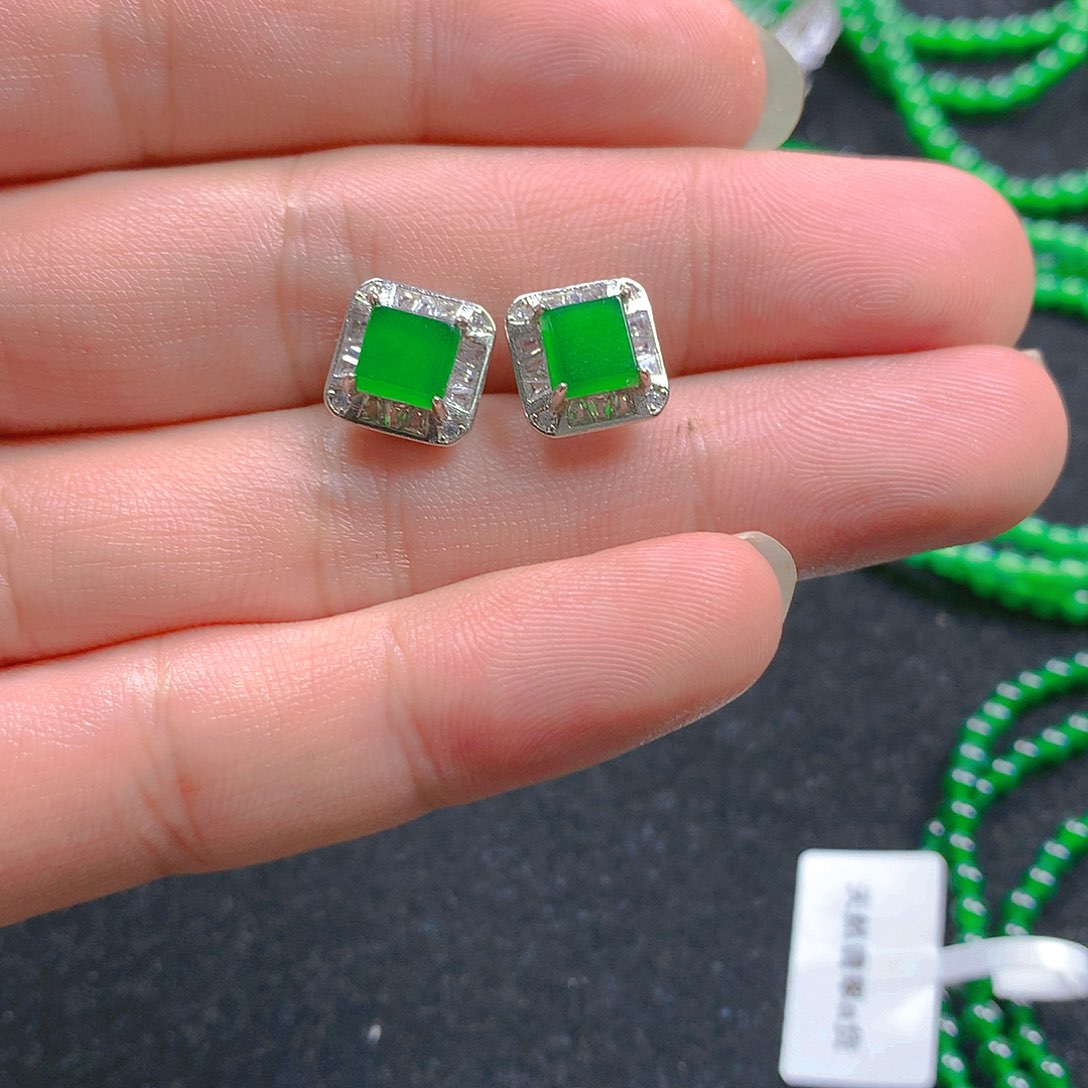 翡翠银S925镶嵌颈饰翡翠