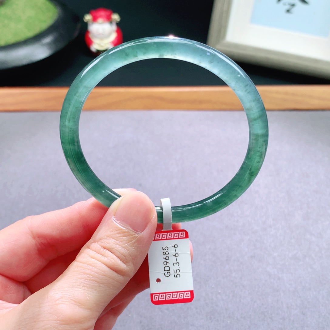 翡翠手镯未镶嵌天然翡翠手镯